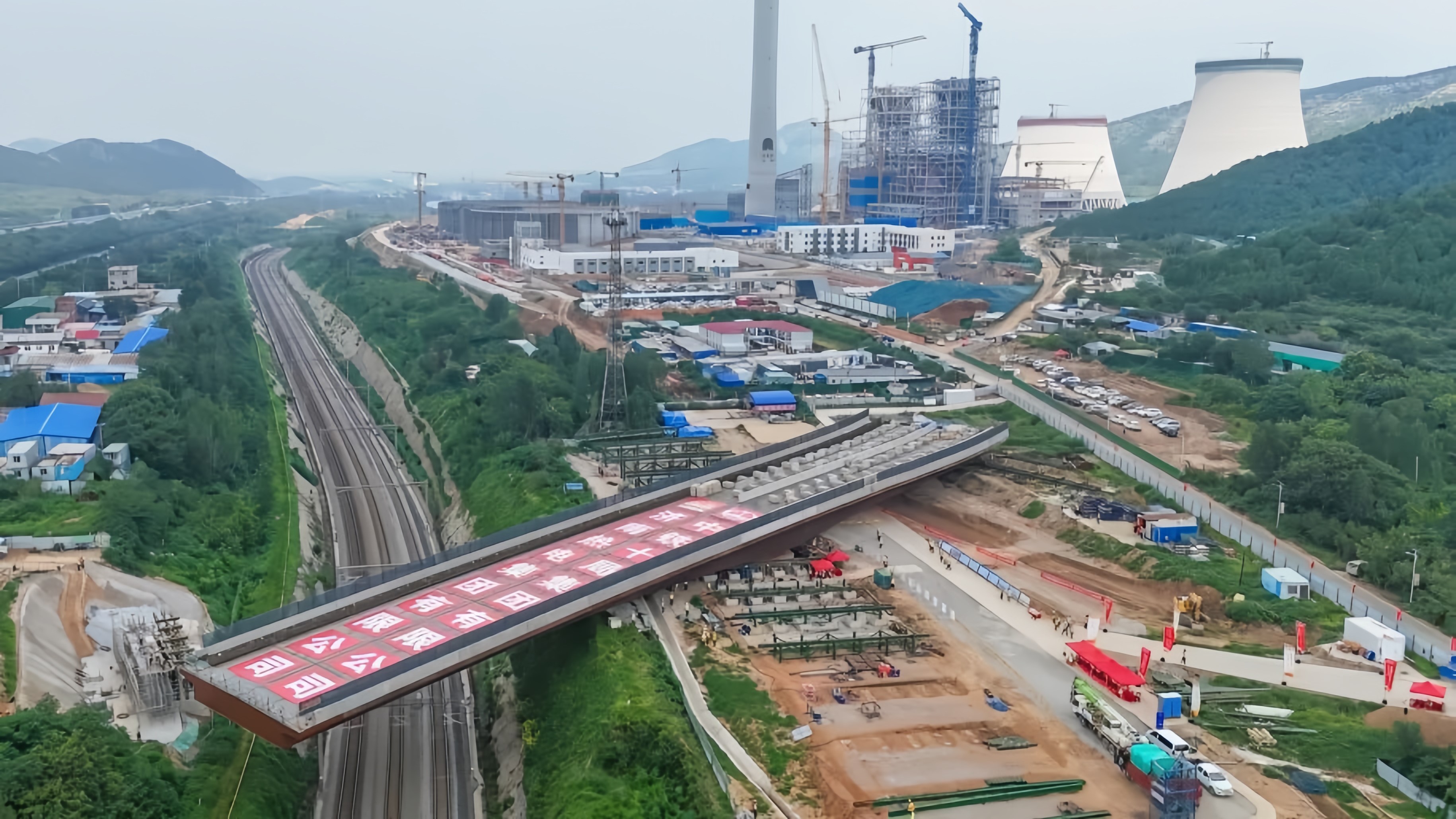 濟南熱電集團進廠道路上跨京滬鐵路立交橋工程 濟南熱電集團進廠道路上跨京滬鐵路立交橋工程